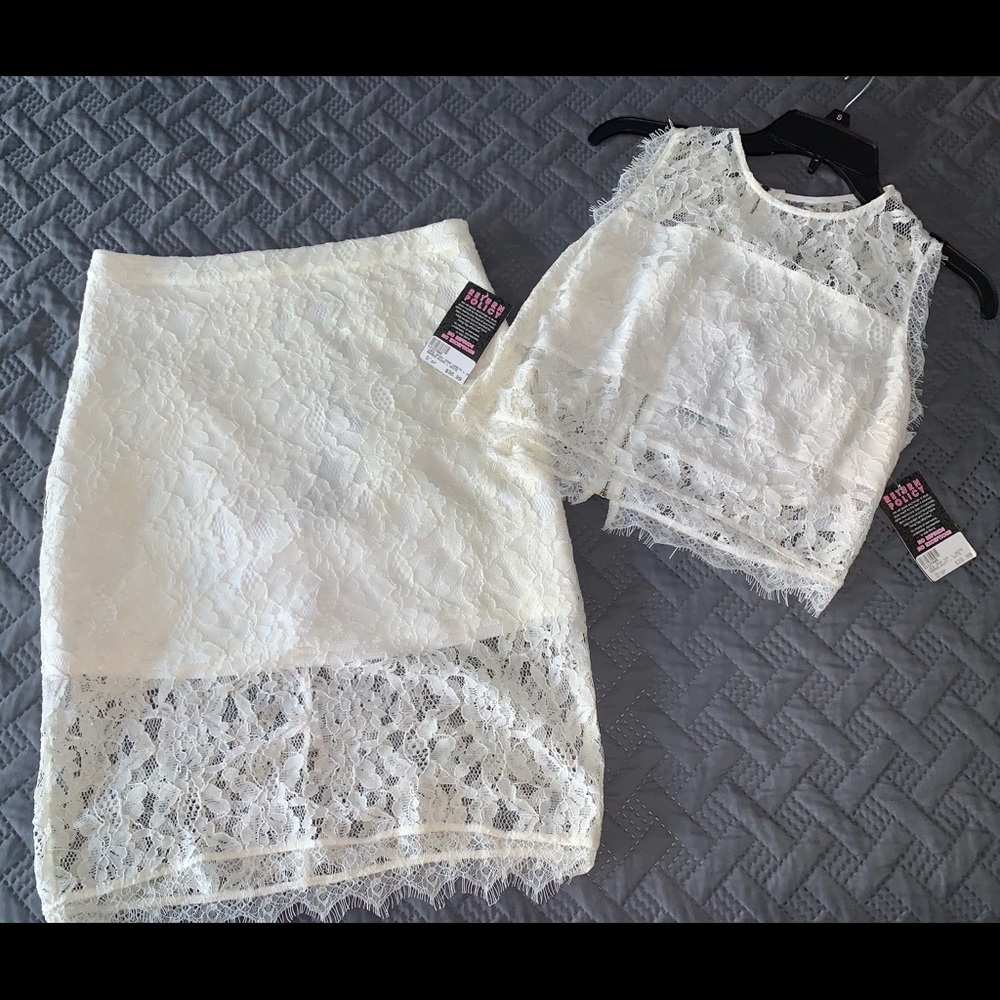Beautiful Ivory Lace Set!